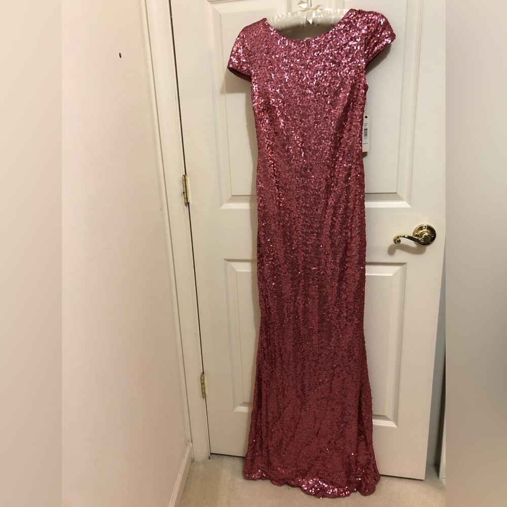 Badgley Mischka rose colored sequined backless evening gown size 4